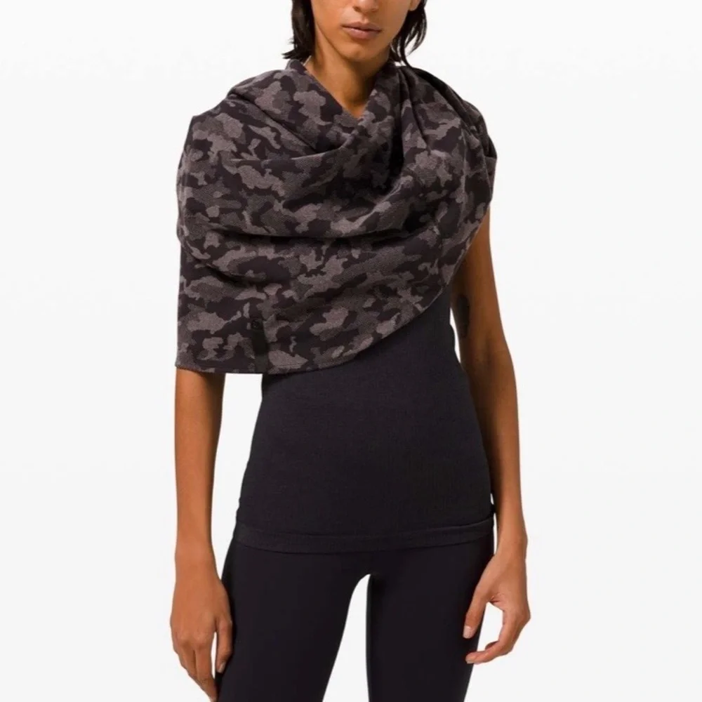 2021 Lululemon Vinyasa Scarf Rulu Heritage Camo Jacquard Black Lunar Rock